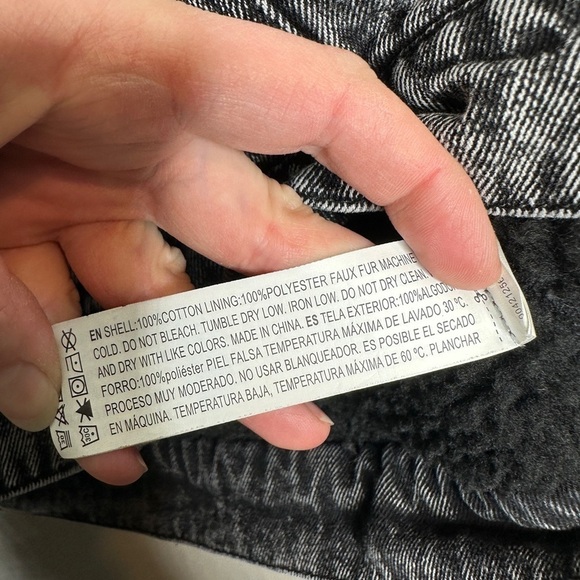 Forever 21 black Sherpa lined denim jacket - Picture 3 of 4